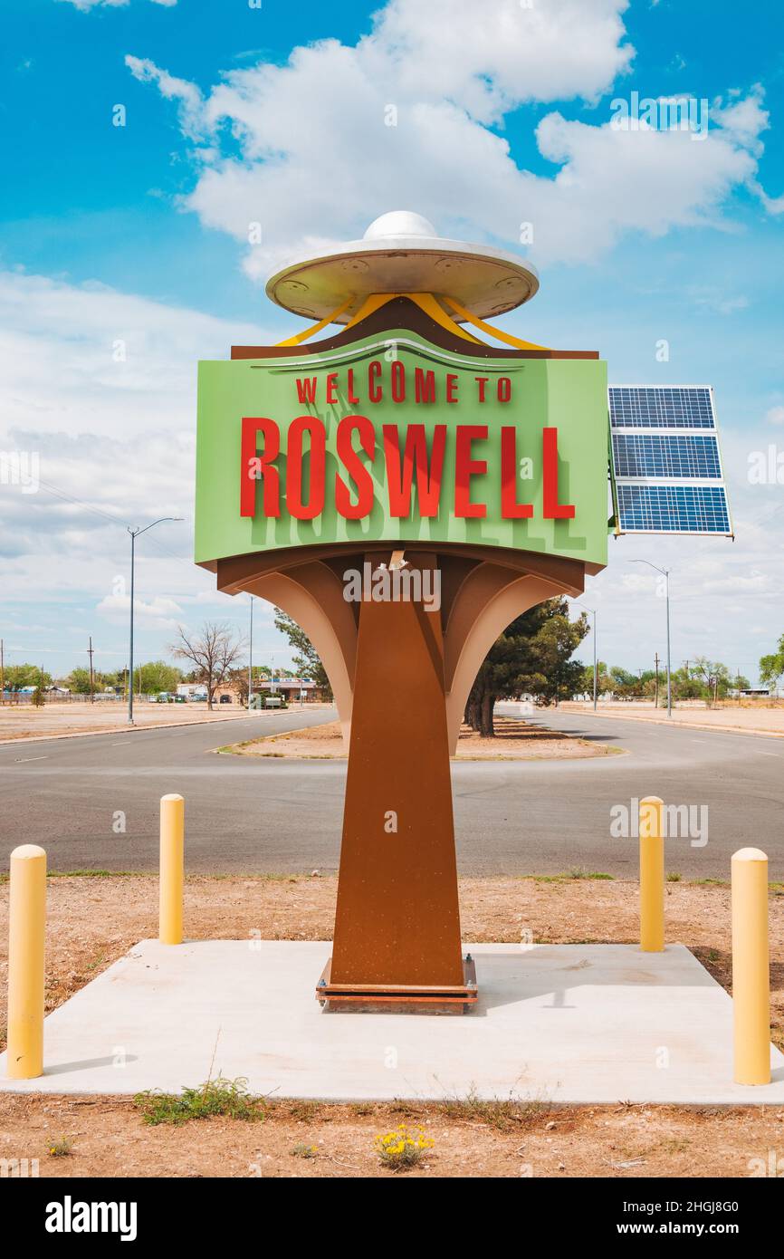 the 'Welcome to Roswell' UFO sign that marks the city limits of Roswell, New Mexico, USA Stock Photo