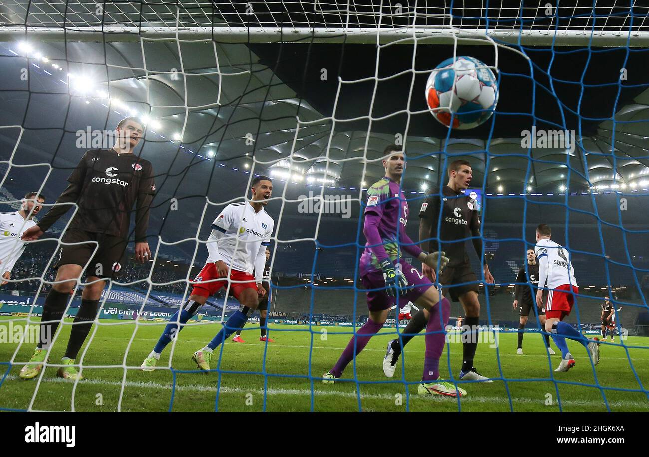 Hamburg, Germany. 21st Jan, 2022. Soccer, 2nd Bundesliga, Matchday 20, Hamburger SV - FC St. Pauli, Volksparkstadion: Hamburg defender Sebastian Schonlau (r) scores to make it 1:1. IMPORTANT NOTICE: In accordance with the requirements of the DFL Deutsche Fußball Liga and the DFB Deutscher Fußball-Bund, it is prohibited to use or have used photographs taken in the stadium and/or of the match in the form of sequence pictures and/or video-like photo series. Credit: Christian Charisius/dpa/Alamy Live News Stock Photo