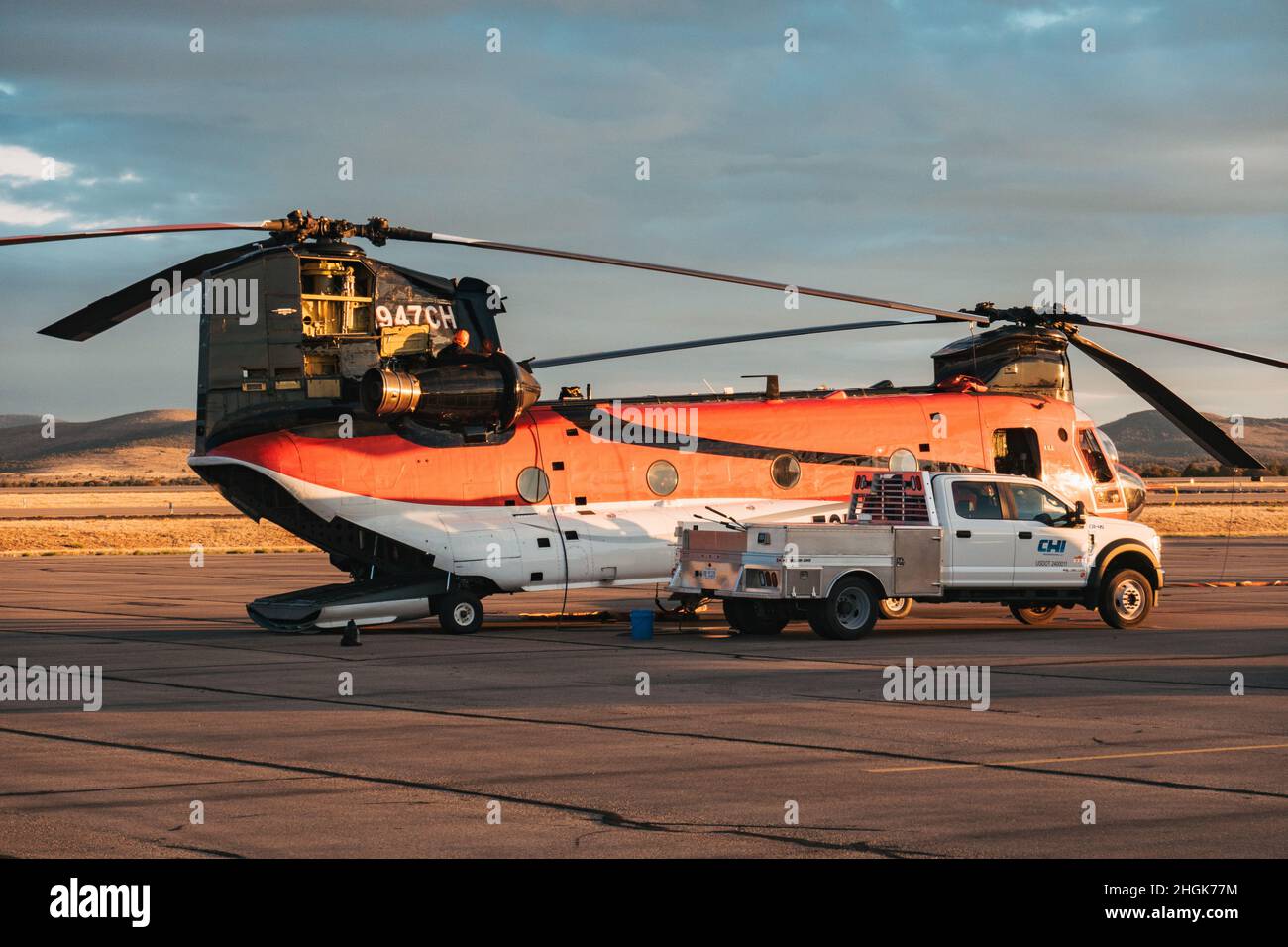 N947CH CH-47D Chinook helicopter gets ready to assist fighting a nearby wildfire in Sierra Blanca Regional Airport, New Mexico Stock Photo