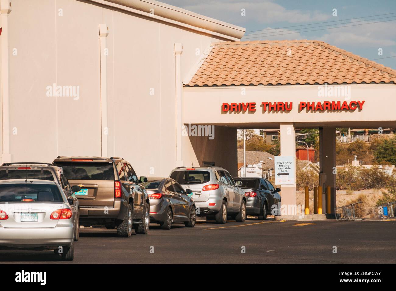 Vehicles queue up at a Walgreens drive thru pharmacy in Las Cruces, New Mexico, USA Stock Photo
