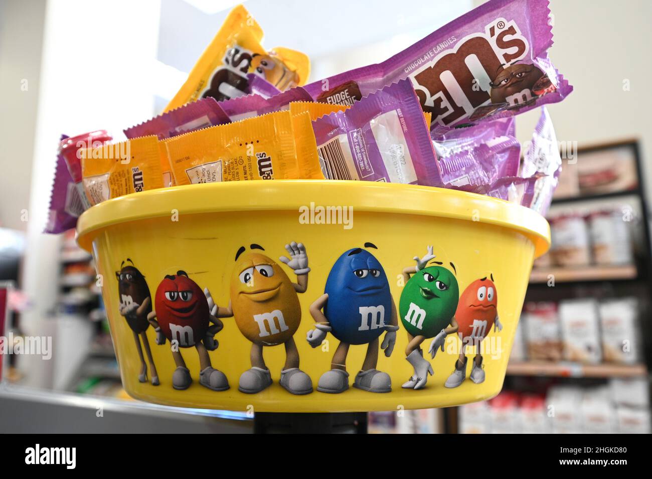 New York, USA. 21st Jan, 2022. View of the M&M's anthropomorphized candy characters that have gotten a redesigned look, stamped on a retail store purchase container, New York, NY, January 21, 2022. Brown M&M character has been designed with feminine high heels and Green M&M receiving boots. (Photo by Anthony Behar/Sipa USA) Credit: Sipa USA/Alamy Live News Stock Photo