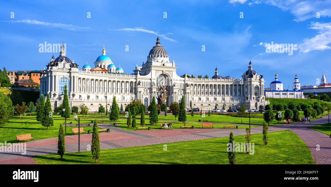 Panorama of Kazan in summer, Tatarstan, Russia. Scenic view of beautiful  Farmers Palace (Ministry of Environment and Agriculture), garden and park  nea Stock Photo - Alamy