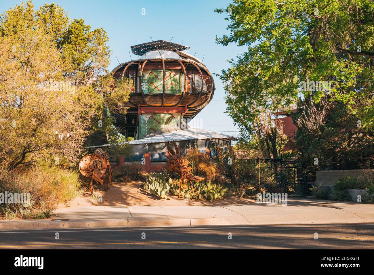 The quirky 'spaceship house', a residence and studio of architect Bart Prince, built in 1984 in Albuquerque, New Mexico Stock Photo