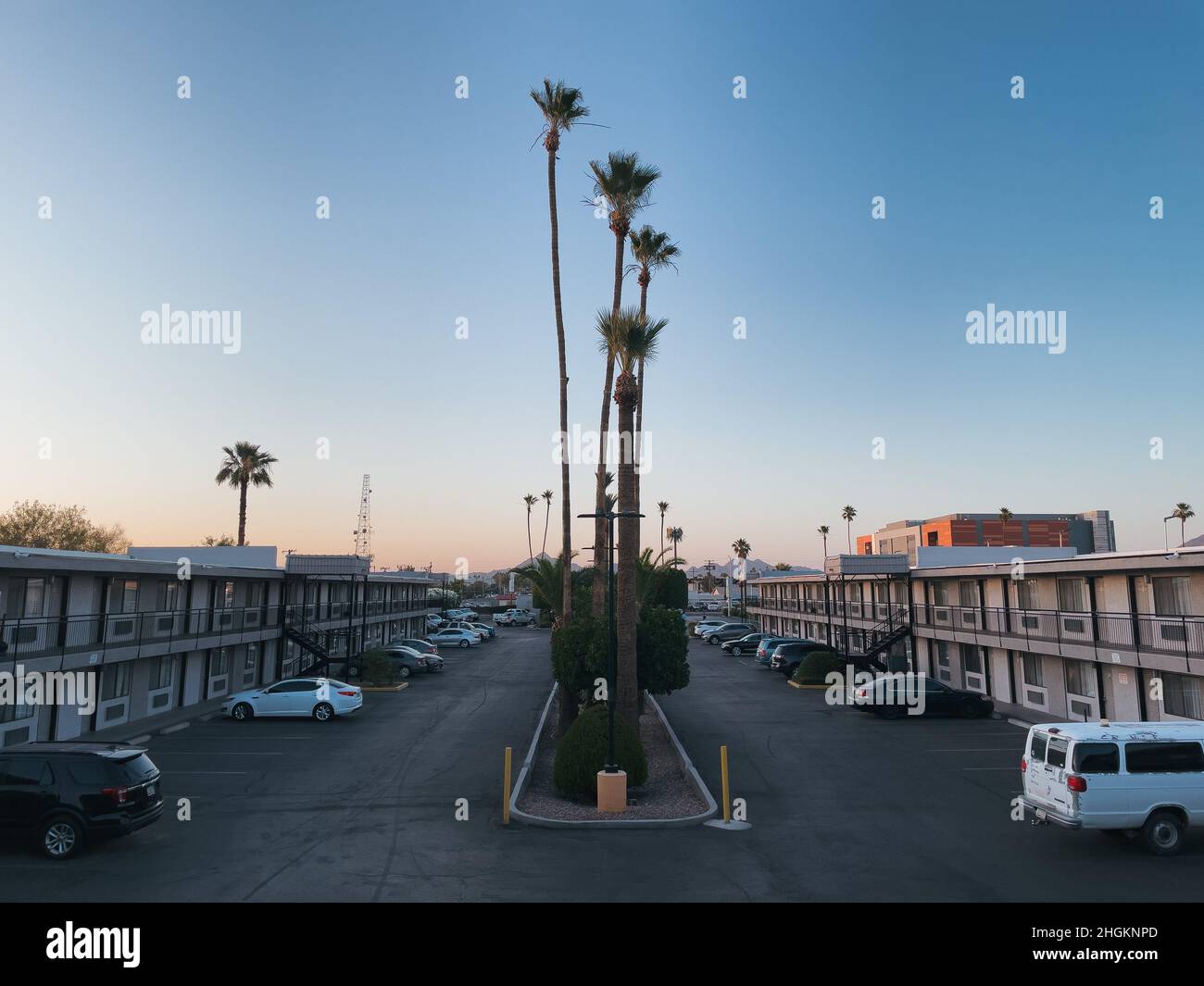 a busy two-story budget motel parking lot in Phoenix, Arizona Stock Photo