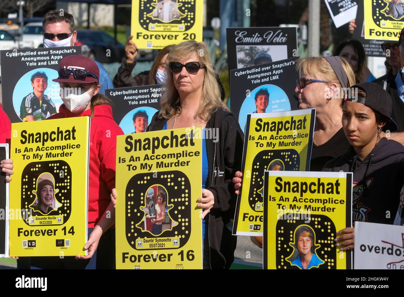 Los Angeles, California, USA. 21st Jan, 2022. People against the sale of illicit drugs on Snapchat take part in a rally outside it's headquarters to demand tougher restrictions on the popular social media app following fatal overdoses from powerful opioid fentanyl, in Santa Monica, Calif. Jan.21, 2022. (Credit Image: © Ringo Chiu/ZUMA Press Wire) Credit: ZUMA Press, Inc./Alamy Live News Stock Photo