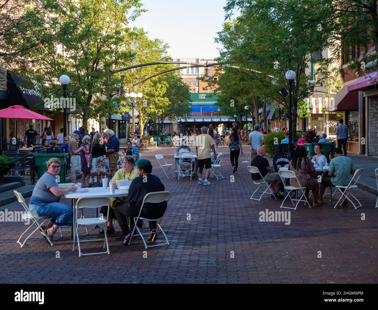 Chicago suburb suburban hires stock photography and images Alamy