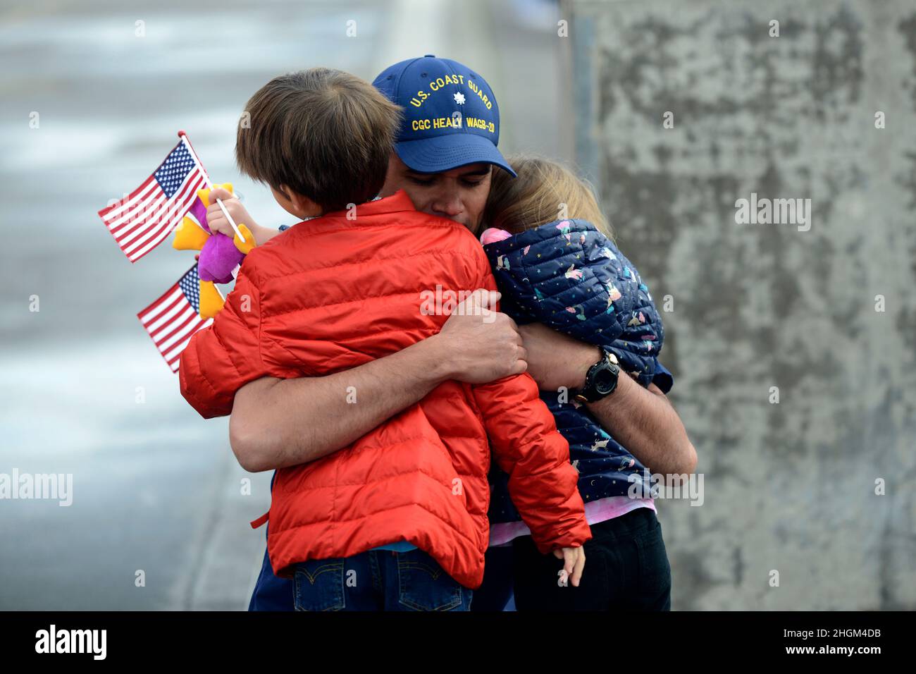 Seattle, United States. 20 November, 2021. USCG Commander Philip Baxa, operations officer aboard the U.S. Coast Guard Cutter Healy, hugs his family at the Base Seattle pier following a 22,000-mile, 133-day deployment circumnavigating North America, November 20, 2021 in Seattle, Washington. Credit: PO3 Michael Clark/US Coast Guard Photo/Alamy Live News Stock Photo