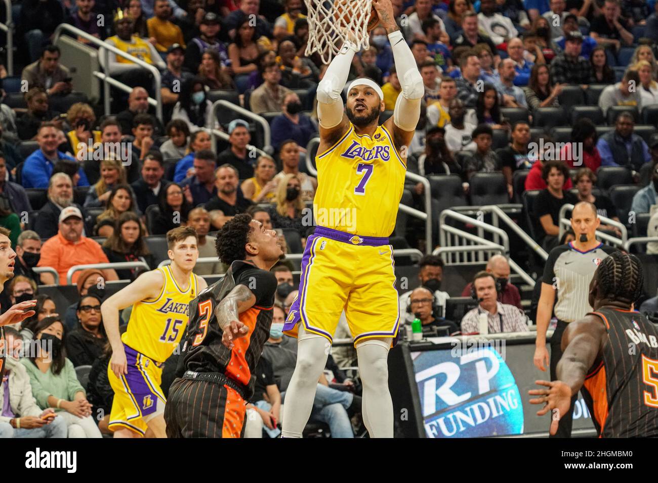 Fans React Carmelo Anthony First Points for Los Angeles Lakers