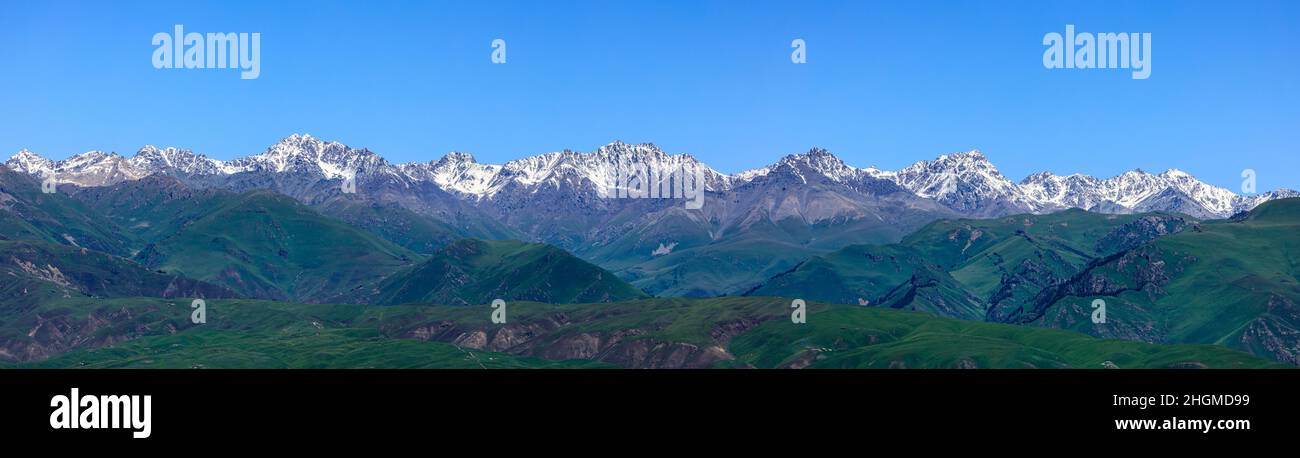 Grassland snow mountains hi-res stock photography and images - Alamy