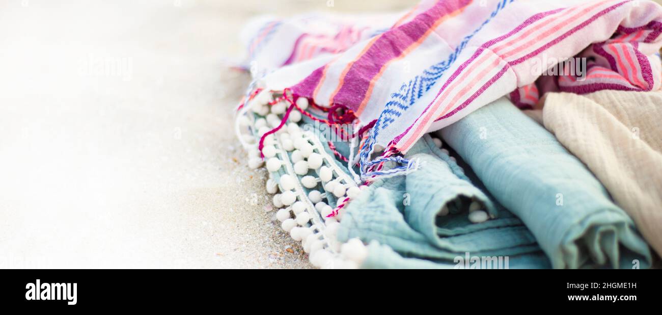 Organic cotton. Towels and blankets on the beach Stock Photo Alamy