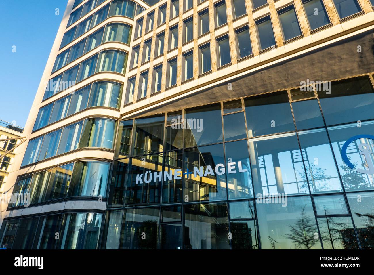 Kuhne and Nagel Company ini Hamburg - CITY OF HAMBURG, GERMANY - DECEMBER 21, 2021 Stock Photo