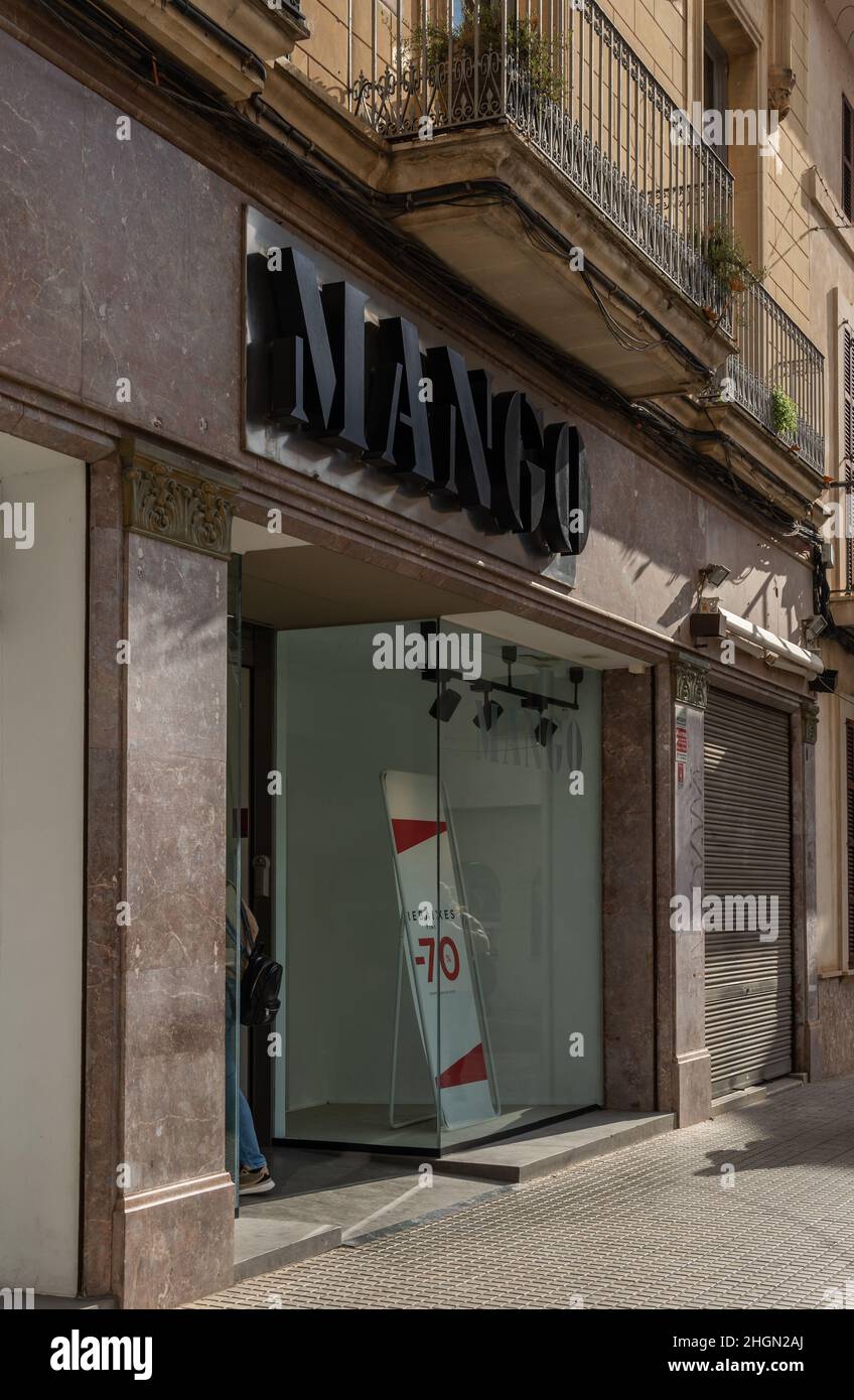 Mango clothes spain hires stock photography and images Alamy