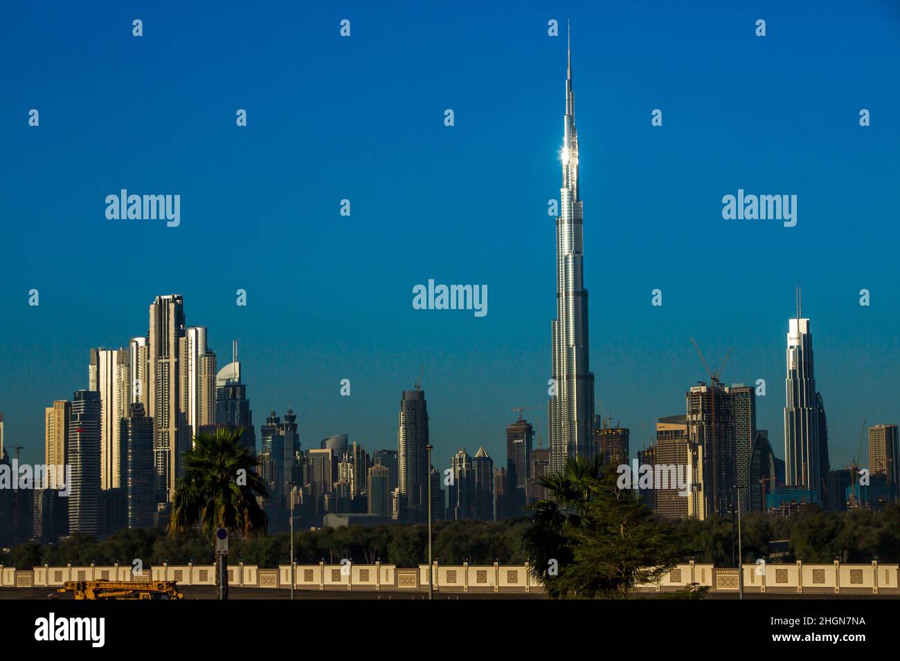 UNITED ARAB EMIRATES. DUBAI. THE BURJ KHALIFA TOWER DOMES THE CITY. IT WAS INAUGURATED IN JANUARY 2010 IN HONOR OF THE EMIR OF ABU DABI. THIS SKYSCRAP Stock Photo