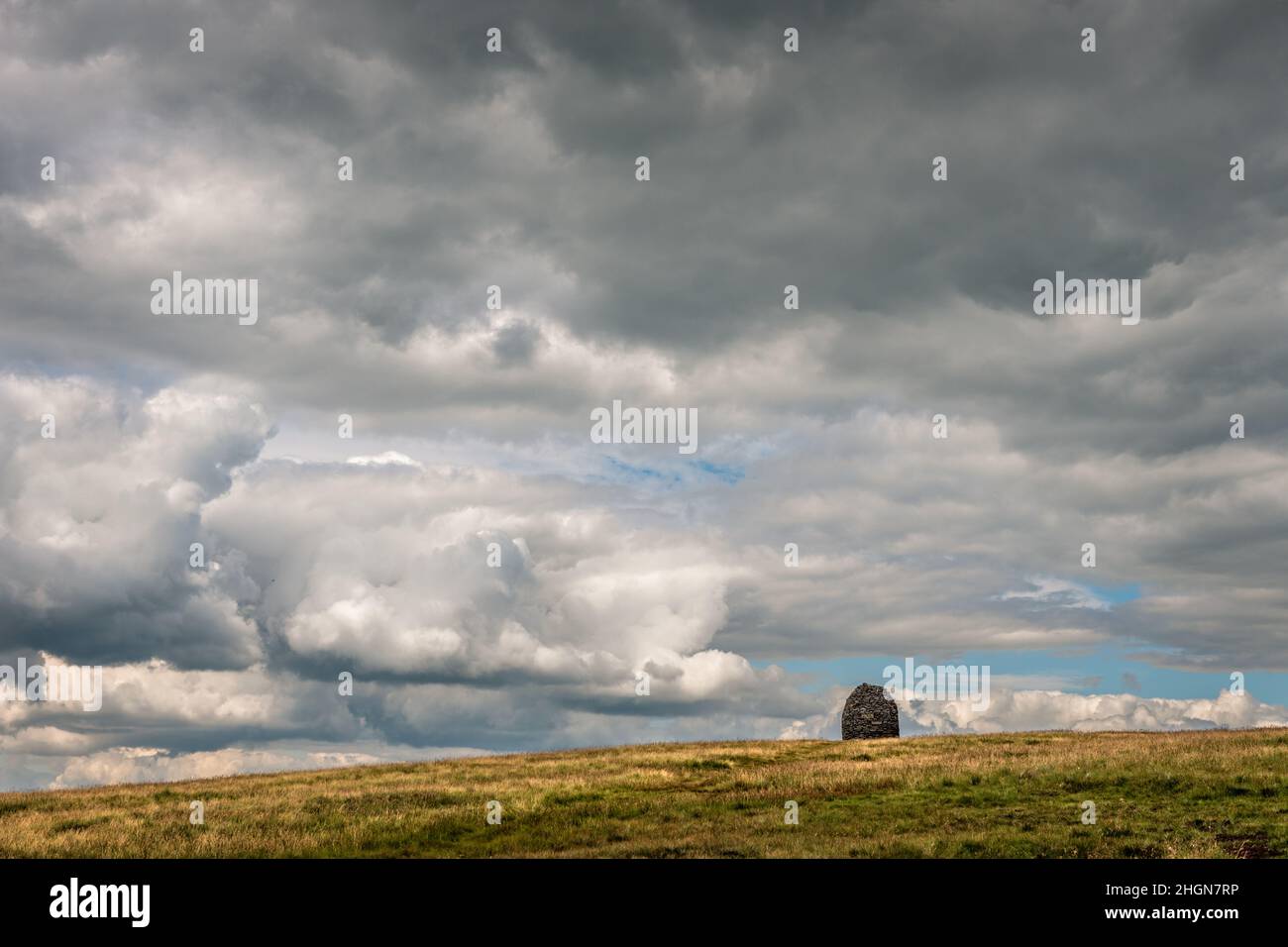 The Scout Memorial cairn on Pendle Hill in Lancashire Stock Photo