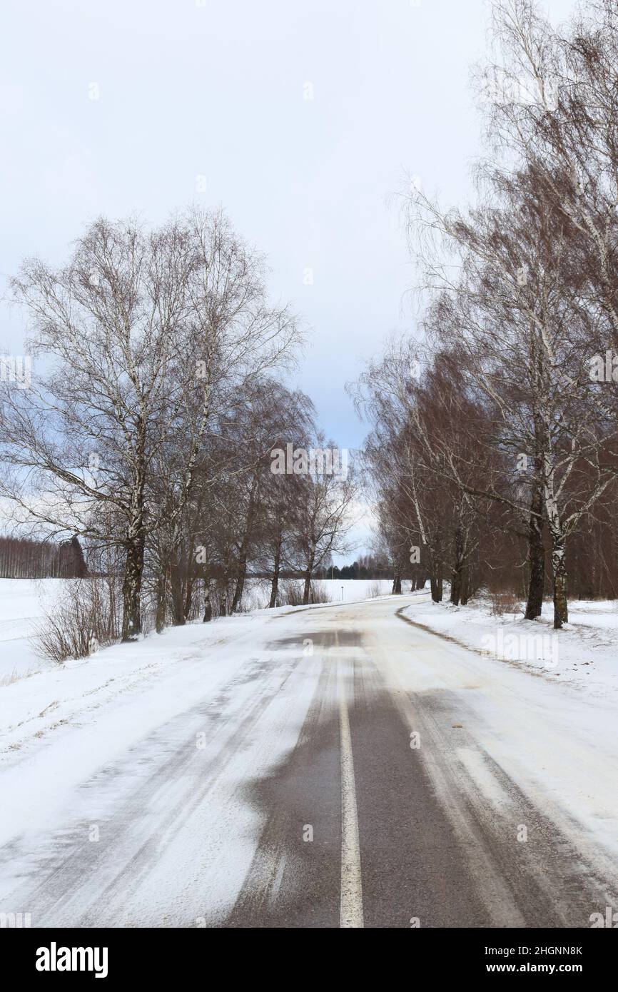 Road marking in empty hi-res stock photography and images - Alamy