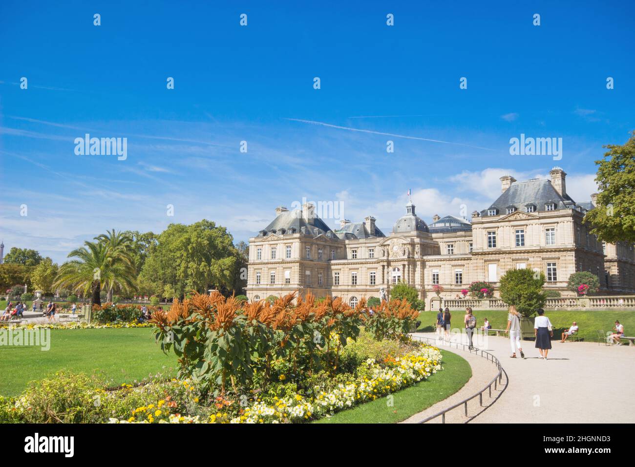 Beautiful garden in spring, beautiful view of the Luxembourg Gardens ...