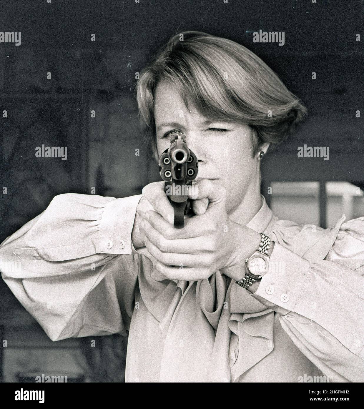 cheryl b takes aim with her smith & wesson 357 magnum pistol whic she has for protection for herself and family. photo was front page on the Sunday Boston Herald edition for a story on women arming themselves in 1994  photo by bill belknap Stock Photo