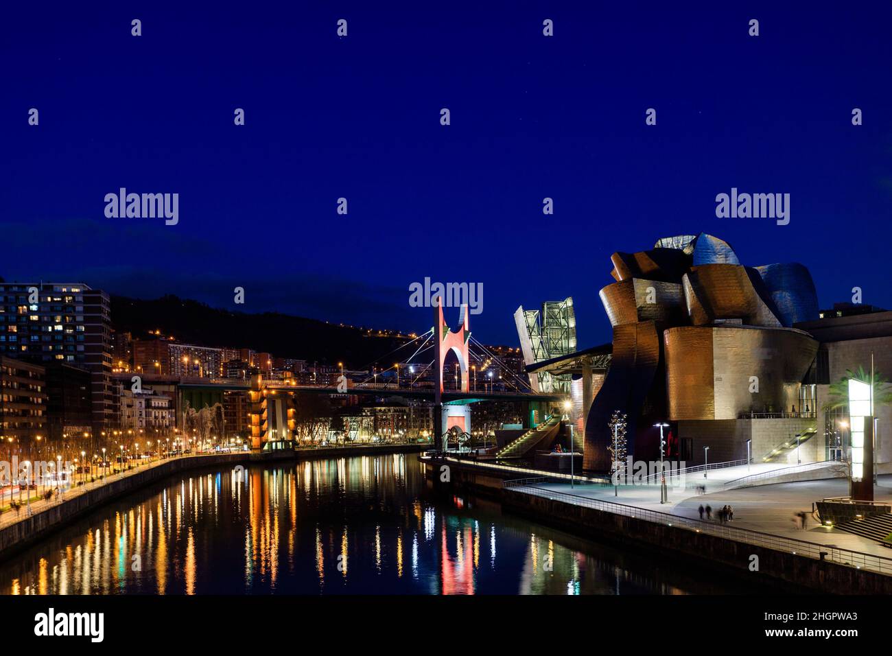 The Guggenheim museum Bilbao, the river and La Salve bridge. It houses exhibitions of contemporary art. The building was designed by Frank Gehry Stock Photo