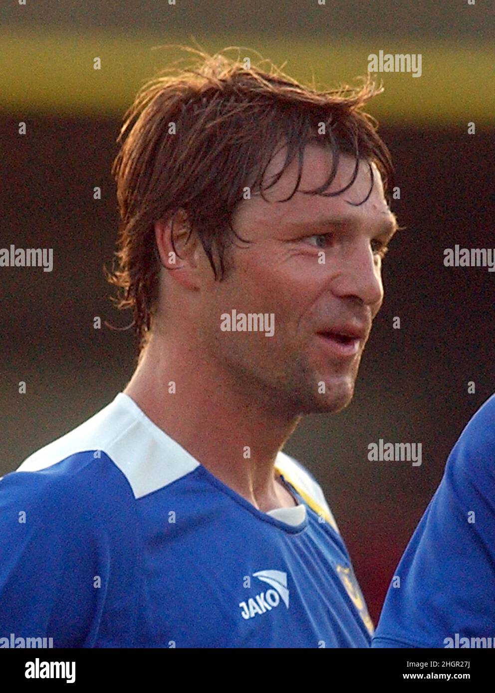PORTSMOUTH FC JULY 2005 ARJAN DE ZEEUW PIC MIKE WALKER, 2005 Stock Photo