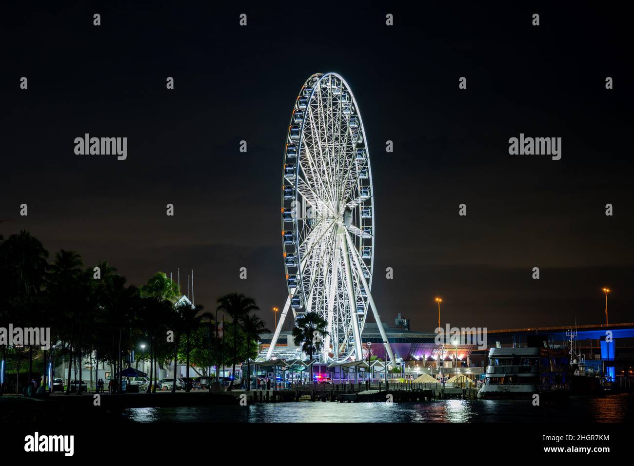 Night photo Skyviews Miami at Bayside ferris wheel on the bay Stock ...