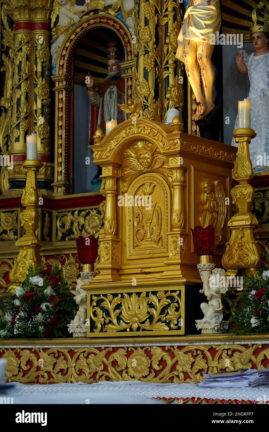 Wood altar hi-res stock photography and images - Alamy
