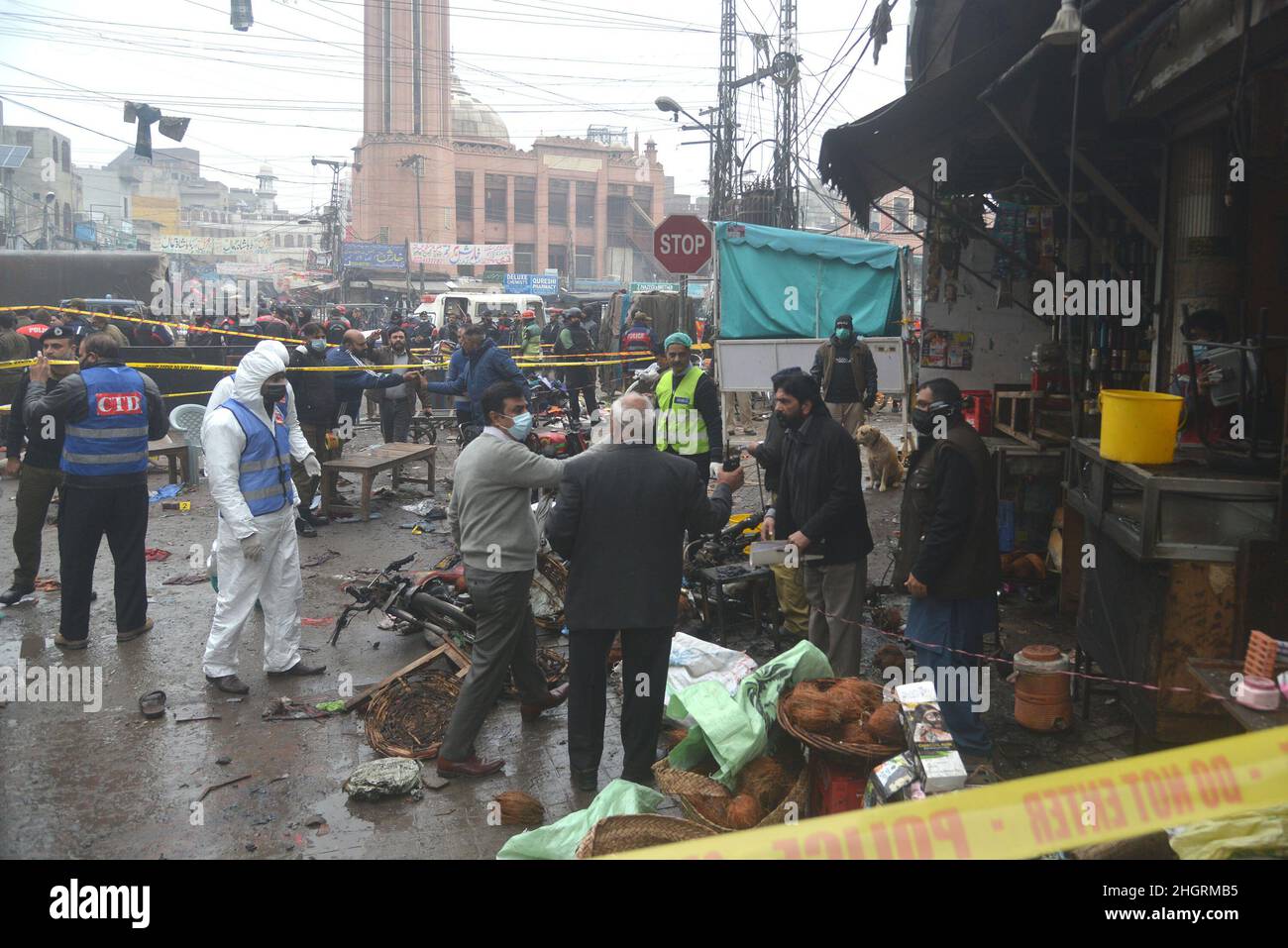 Lahore, Pakistan. 20th Jan, 2022. Pakistani investigators gather evidence as they examine the site of a bomb explosion in Lahore, Pakistan, on January 20, 2022.Police said the powerful bomb exploded in a crowded Anarkali bazar in Pakistan's second largest city of Lahore. At least four people were killed and 28 injured in a blast, officials said. (Photo by Rana Sajid Hussain/Pacific Press/Sipa USA) Credit: Sipa USA/Alamy Live News Stock Photo