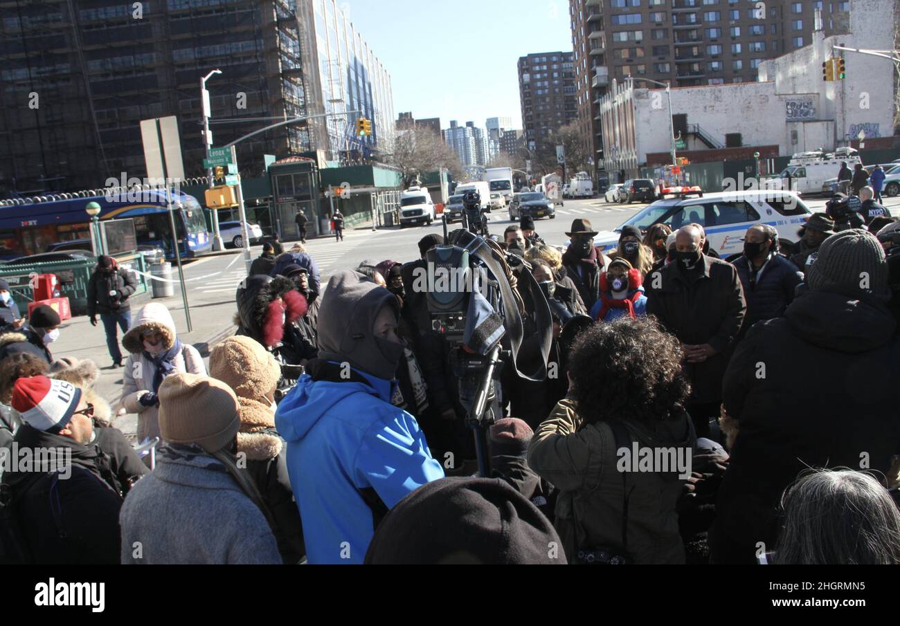 Harlem, USA. 22nd Jan, 2022. (NEW) Tragic shooting of 2 NYPD officers ...