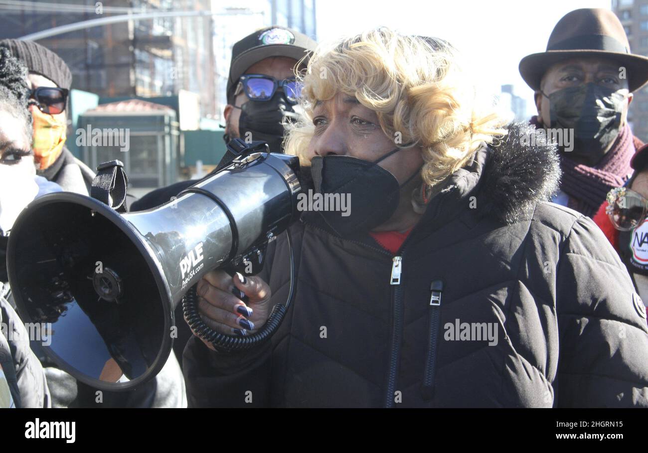 Harlem, USA. 22nd Jan, 2022. (NEW) Tragic shooting of 2 NYPD officers ...