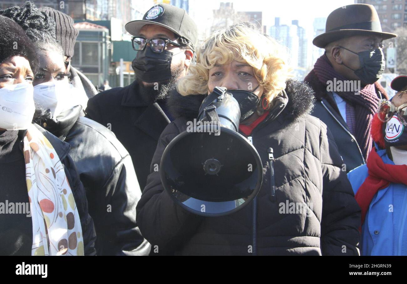 Harlem, USA. 22nd Jan, 2022. (NEW) Tragic shooting of 2 NYPD officers ...