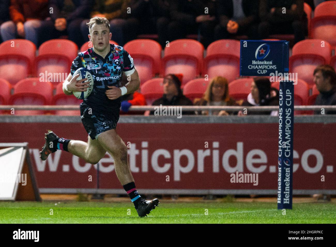 Llanelli, UK. 22 January, 2022. Bristol Bears centre Ioan Lloyd scores a try during the Scarlets v Bristol Bears EPCR Champions Cup Rugby Match. Credit: Gruffydd Thomas/Alamy Stock Photo