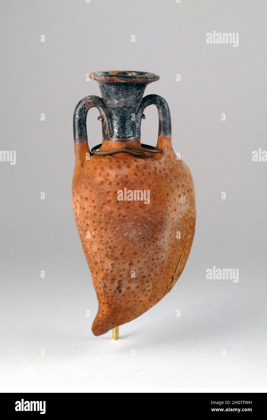 Amphoriskos in the form of an almond ca. 400 B.C. Greek, Attic Body patterns with punched dots.. Amphoriskos in the form of an almond. Greek, Attic. ca. 400 B.C.. Terracotta. Late Classical. Vases Stock Photo
