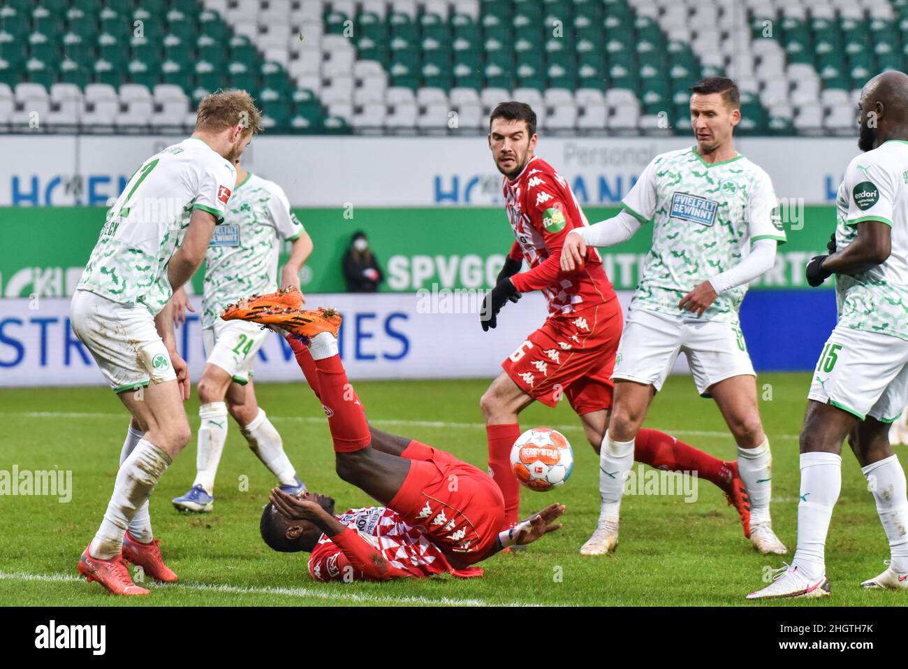 Germany ,Fuerth, Sportpark Ronhof Thomas Sommer - 22 Jan 2022 - Fussball, 1.Bundesliga - SpVgg Greuther Fuerth vs. FSV Mainz 05  Image: (fLTR) Sebastian Griesbeck (SpVgg Greuther Fürth,22) defending Moussa Niakhate (Mainz, 19) as he attempts a dangerous bicycle kick inside the box.  DFL regulations prohibit any use of photographs as image sequences and or quasi-video Stock Photo