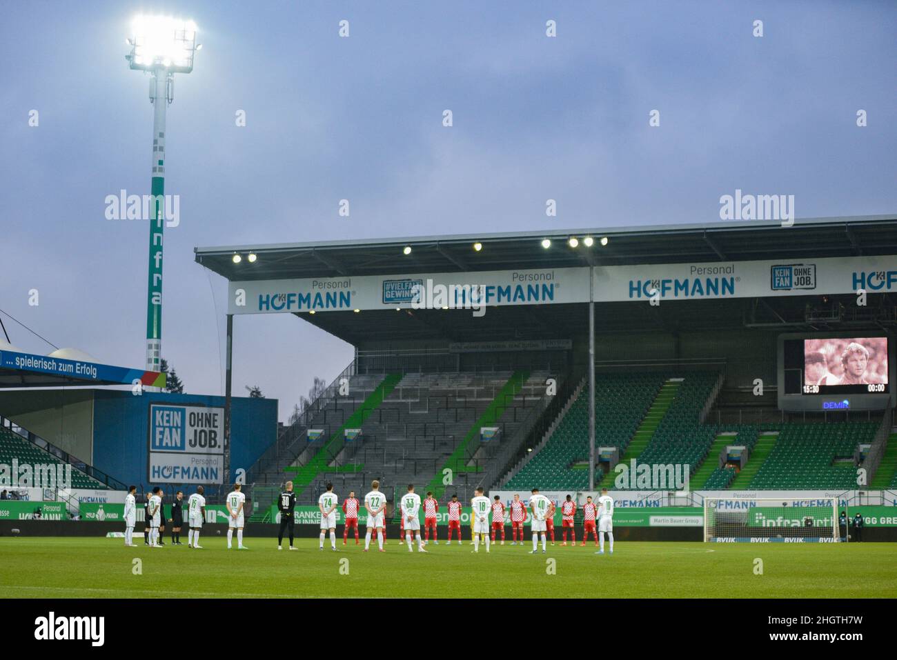 Germany ,Fuerth, Sportpark Ronhof Thomas Sommer - 22 Jan 2022 - Fussball, 1.Bundesliga - SpVgg Greuther Fuerth vs. FSV Mainz 05  Image: A moment of silence being held prior to the start of the match.  DFL regulations prohibit any use of photographs as image sequences and or quasi-video Stock Photo