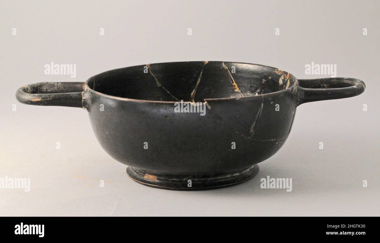 Skyphos ca. 450–400 B.C. Greek, Attic. Skyphos. Greek, Attic. ca. 450–400 B.C.. Terracotta; black-glaze. Classical. Vases Stock Photo