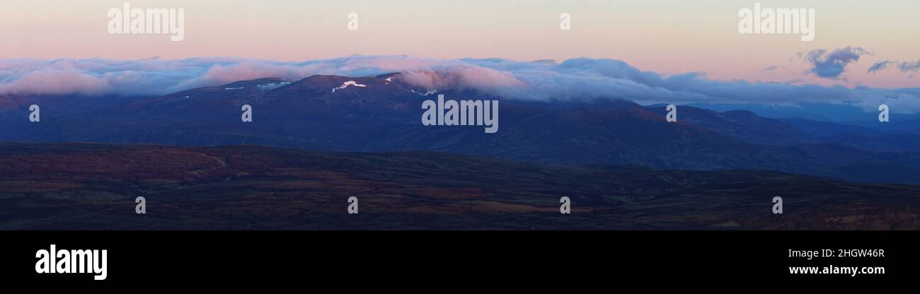 Dawn mountains hi-res stock photography and images - Alamy