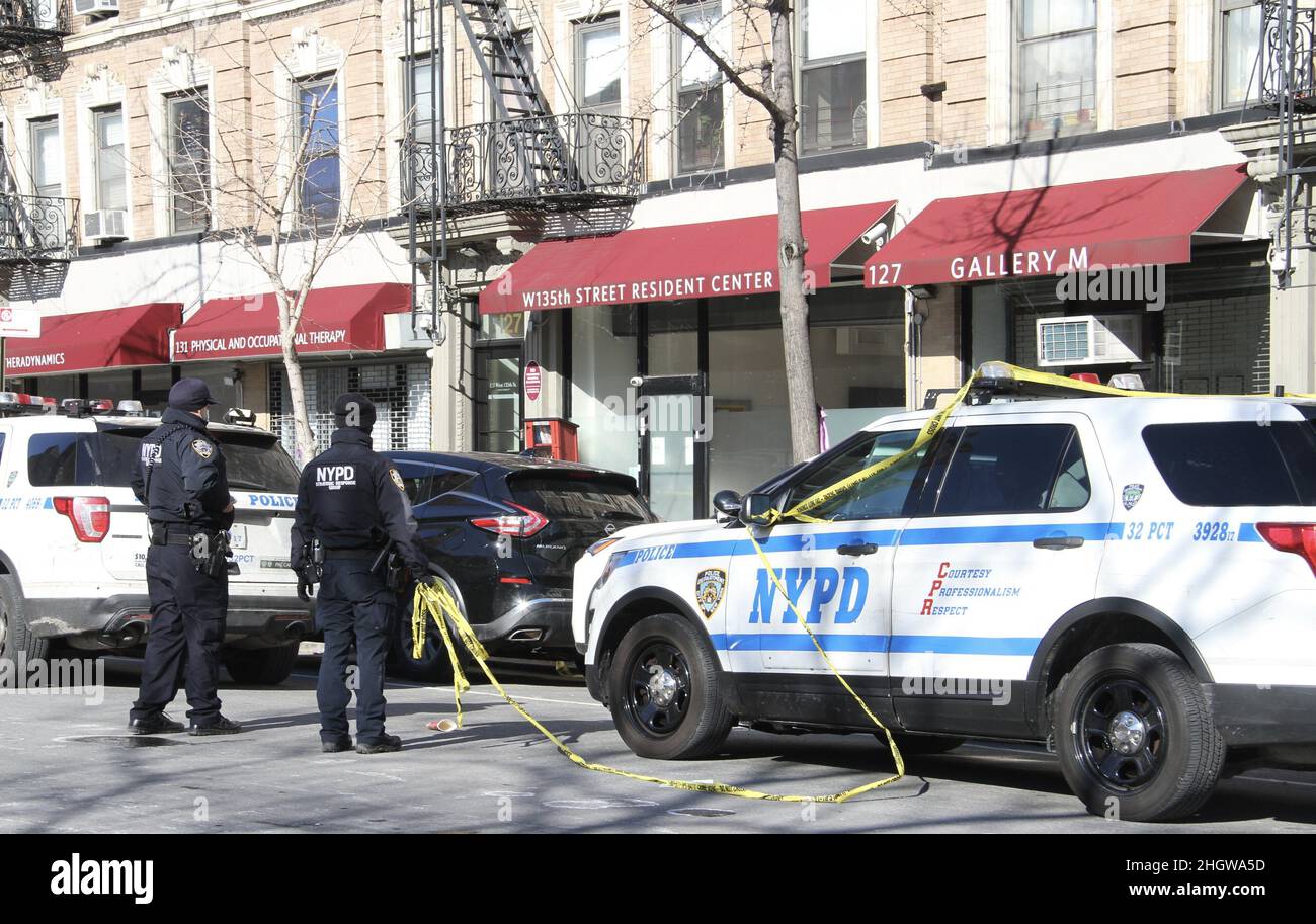 Harlem, New York, USA. 22nd Jan, 2022. Shooting of 2 NYPD officers on 119 West 135th street in Harlem; one dead, other in critical condition. Two NYPD officers who responded to a domestic violence were shot by a 47-year-old suspect, Lashawn McNeil on Friday night in Harlem. The suspect was later shot by a third police officer and he is in a critical condition as well. (Credit Image: © Niyi Fote/TheNEWS2 via ZUMA Press Wire) Stock Photo