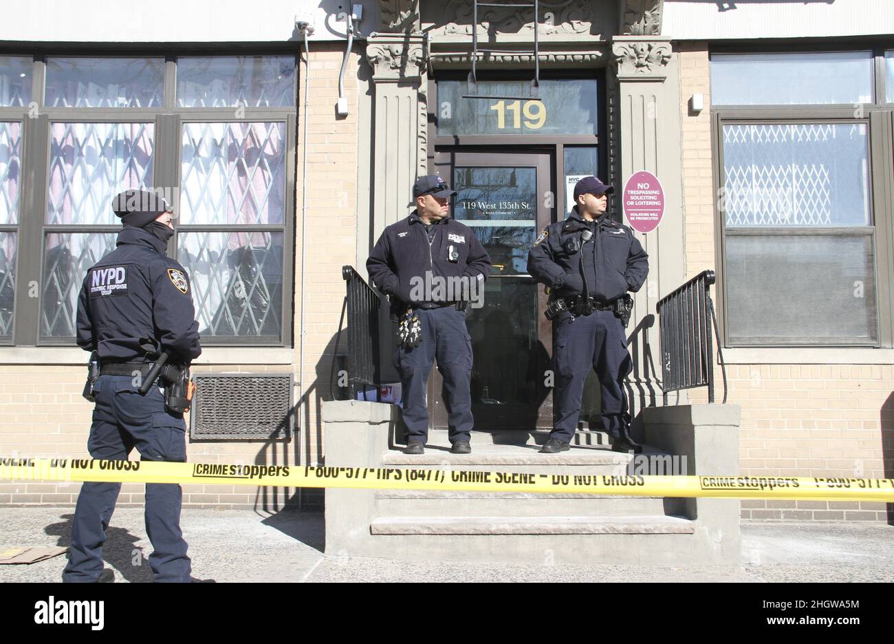 Harlem, New York, USA. 22nd Jan, 2022. Shooting of 2 NYPD officers on 119 West 135th street in Harlem; one dead, other in critical condition. Two NYPD officers who responded to a domestic violence were shot by a 47-year-old suspect, Lashawn McNeil on Friday night in Harlem. The suspect was later shot by a third police officer and he is in a critical condition as well. (Credit Image: © Niyi Fote/TheNEWS2 via ZUMA Press Wire) Stock Photo