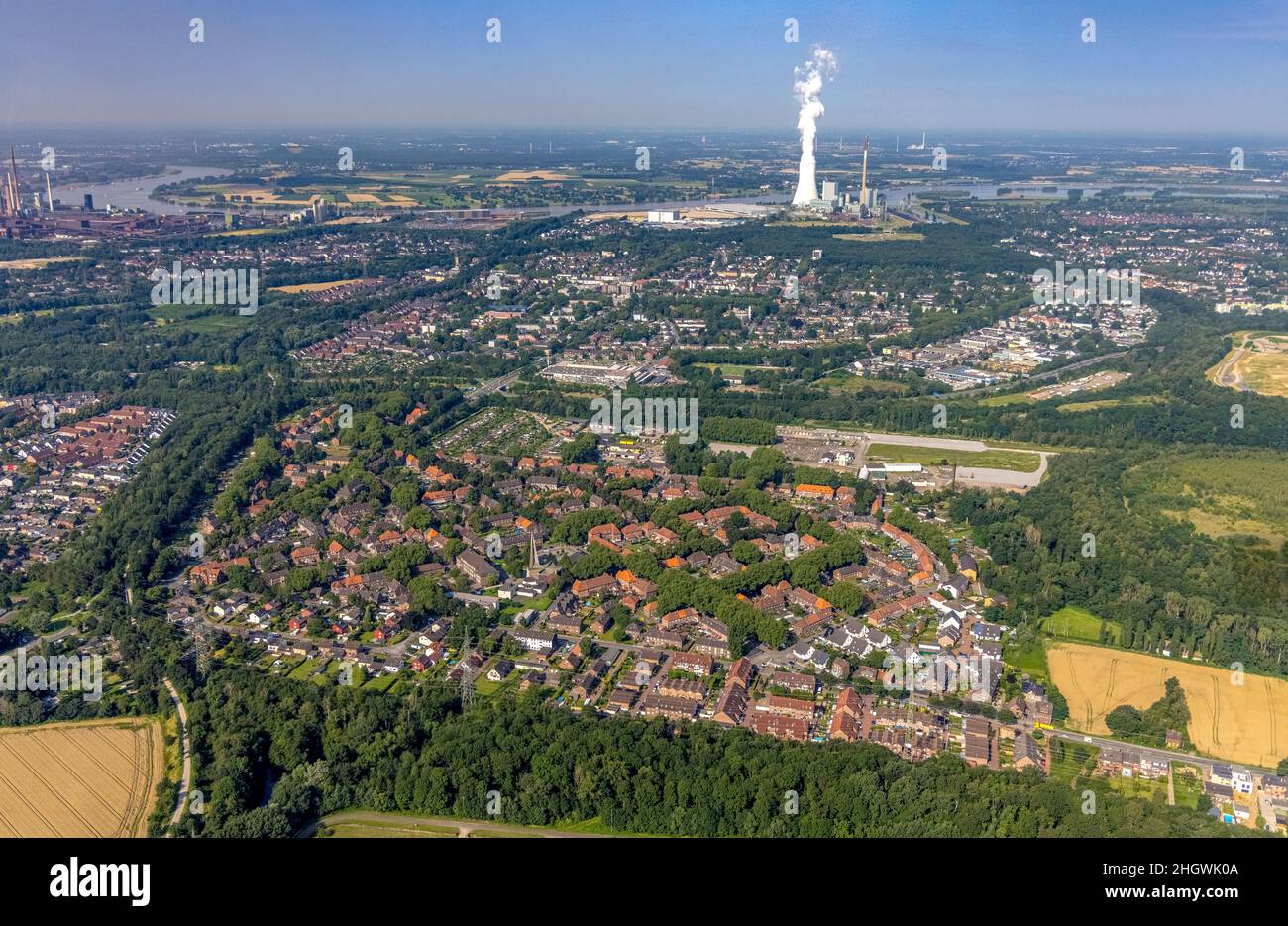 Aerial view, local view Wehofen with STEAG combined heat and power plant Walsum, development and new warehouses logport VI, river Rhine, district Weho Stock Photo