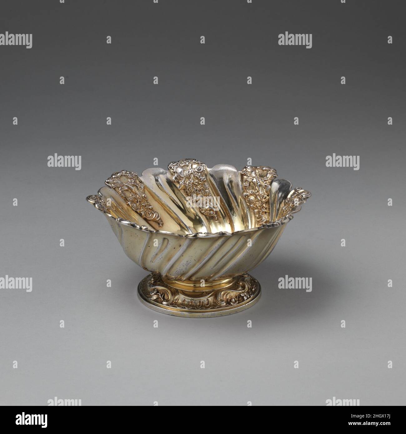 Engraved silver bowl hi-res stock photography and images - Page 2 - Alamy