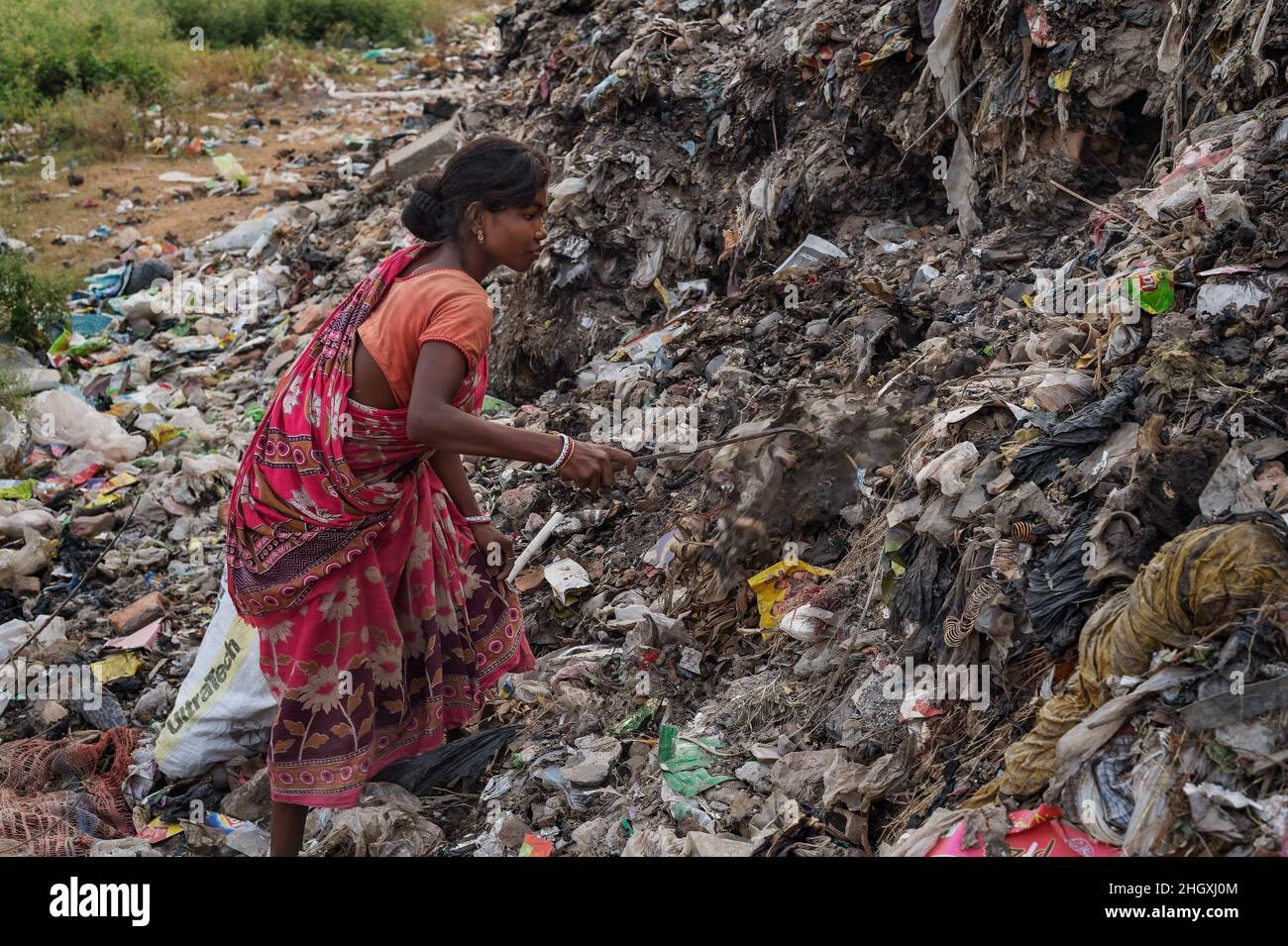 Dalit (untouchable) workers collect and sort waste in Garbage City, the largest landfill in the city of Kolkata (Calcutta), India Stock Photo