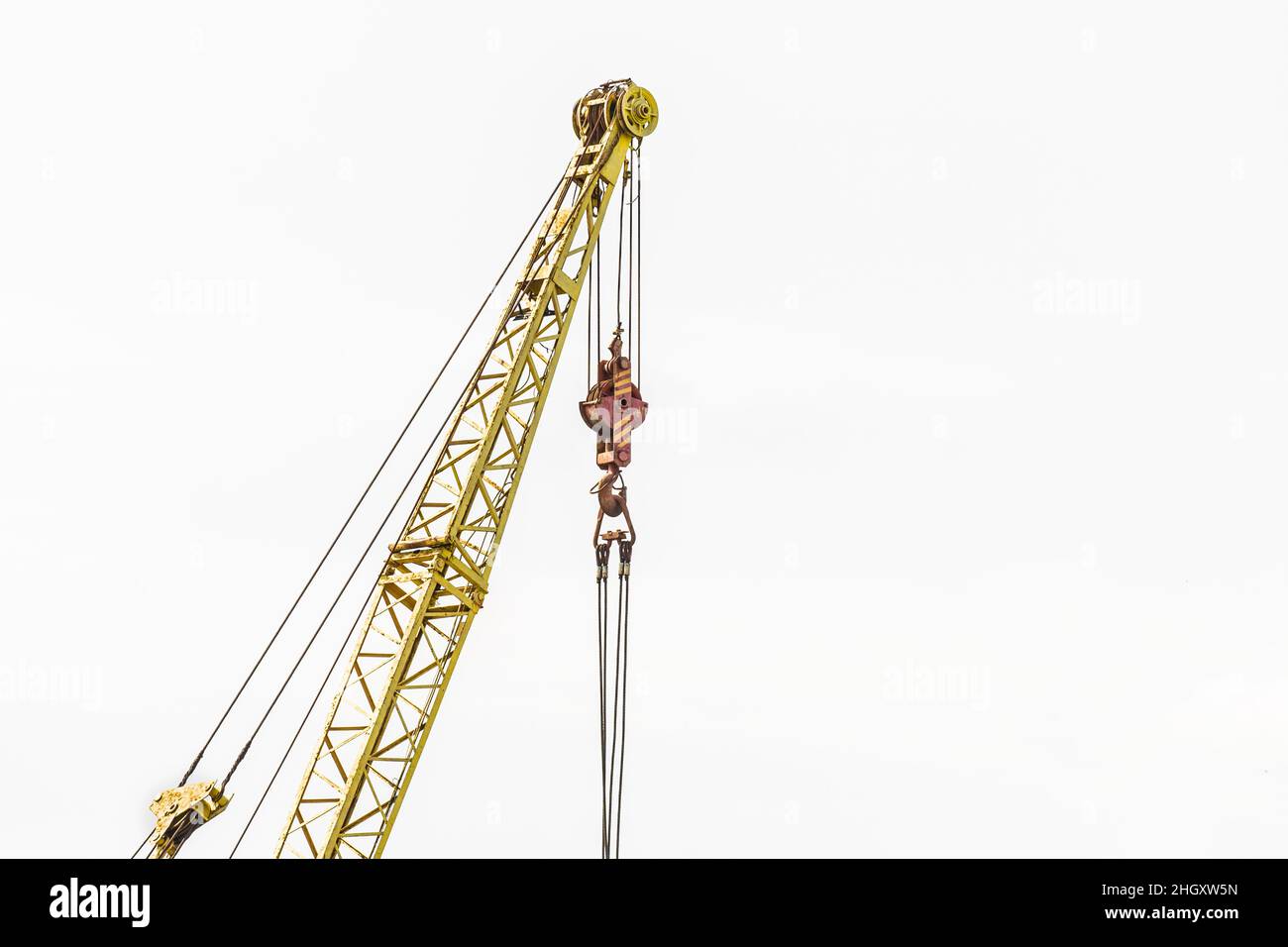 Lifting mechanism of the machine bridge crane with steel cable and hook