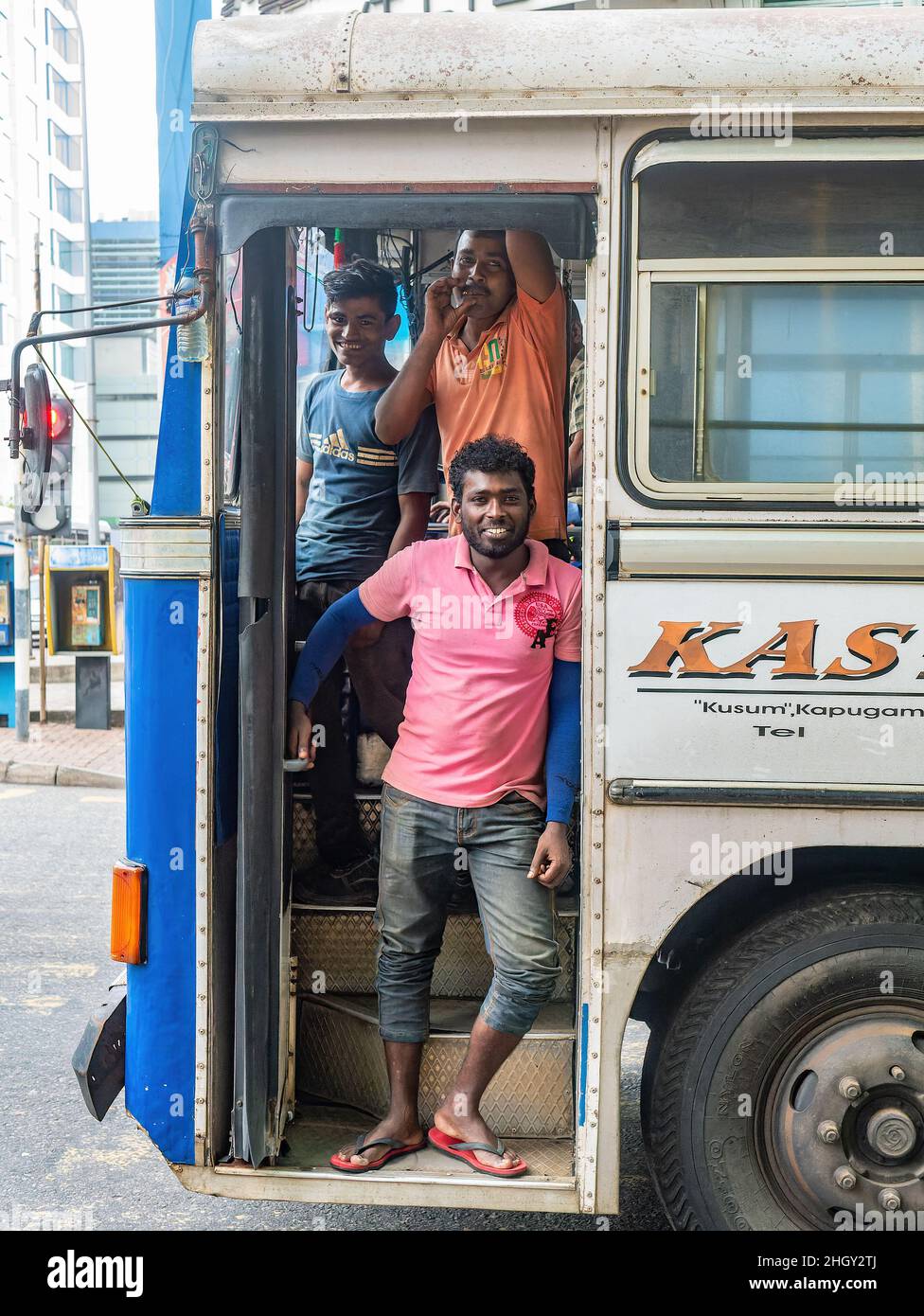 Bus in sri lanka hi-res stock photography and images - Alamy
