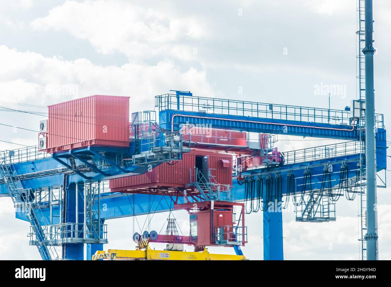Heavy Lifting Industrial Crane for Cargo Container Import and Export ...