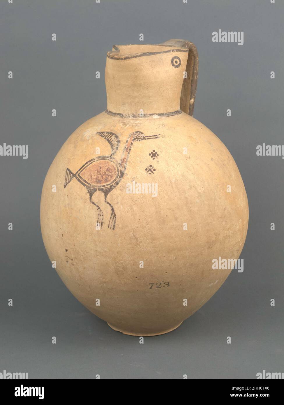 Geometric greek cypriot pottery hi-res stock photography and images - Alamy