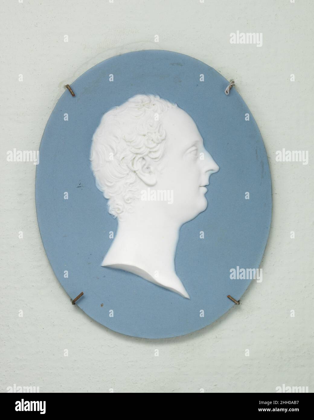 Thomas Pitt, Lord Camelford ca. 1780 Wedgwood and Bentley Cameo medallions with portrait reliefs were made by Josiah Wedgwood between 1765 and 1795, with Thomas Bentley as his partner from 1769 to 1780. Black basalt and jasper are both types of fine stoneware hard enough for the delicate modeling which distinguishes Wedgwood's portrait cameos of 'Illustious Ancents and Moderns.'. Thomas Pitt, Lord Camelford. British, Etruria, Staffordshire. ca. 1780. Jasperware. Ceramics-Pottery Stock Photo