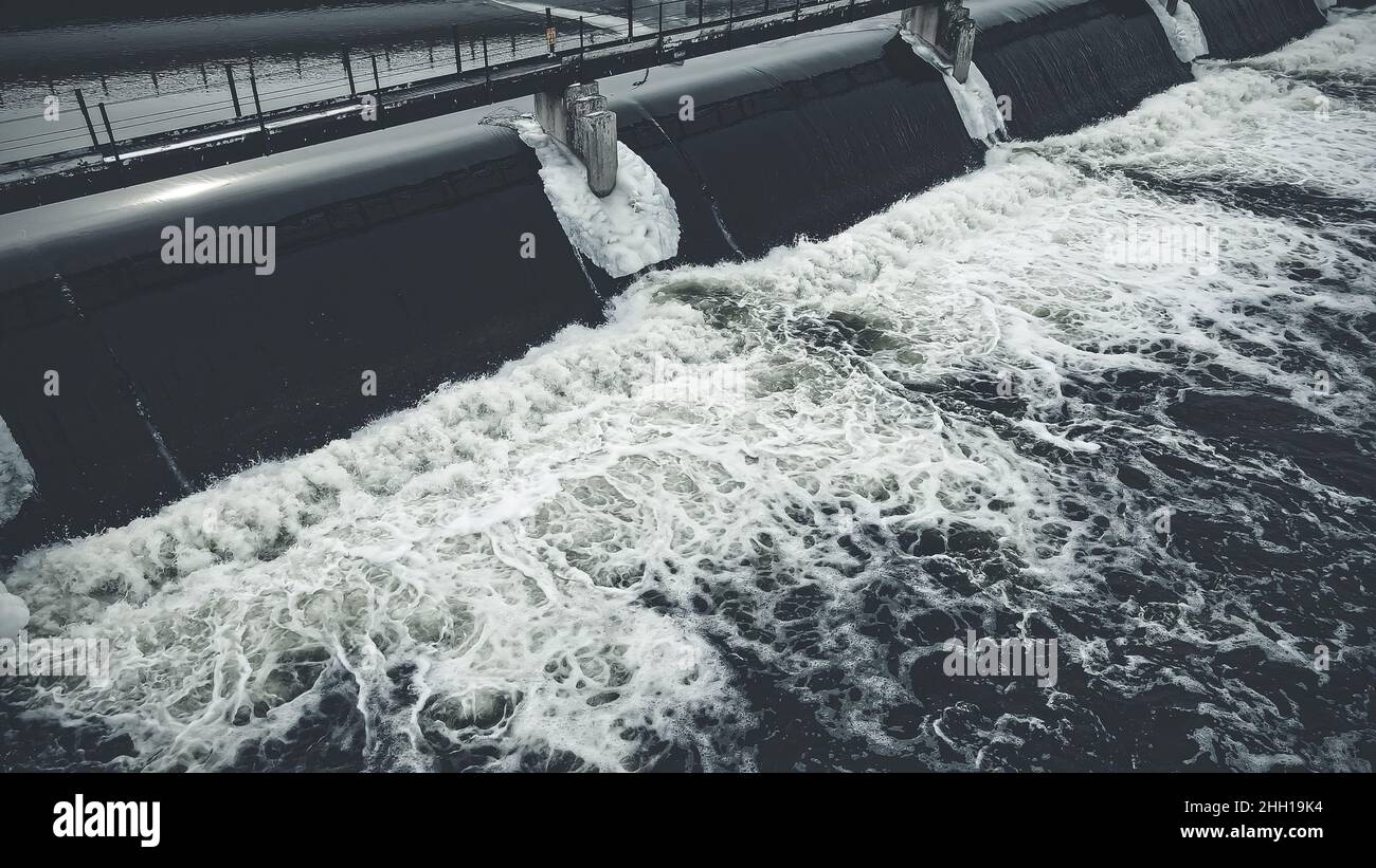 Splashing water columns hi-res stock photography and images - Alamy