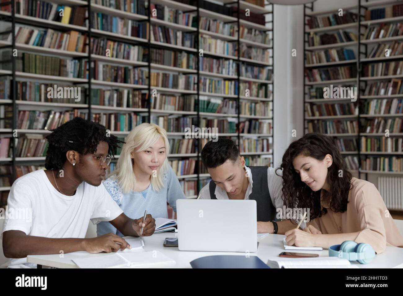 Group work hi-res stock photography and images - Alamy