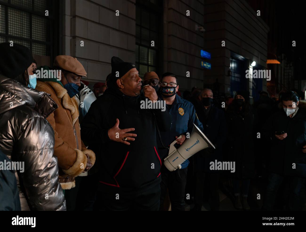 January 22, 2022, New York City, New York, United States: Community and Clergy Leadership host a prayer vigil outside of the 32nd precinct for the fallen police officer who was fatally shot and his partner who is still in critical condition in the hospital. (Credit Image: © Steve Sanchez/Pacific Press via ZUMA Press Wire) Stock Photo