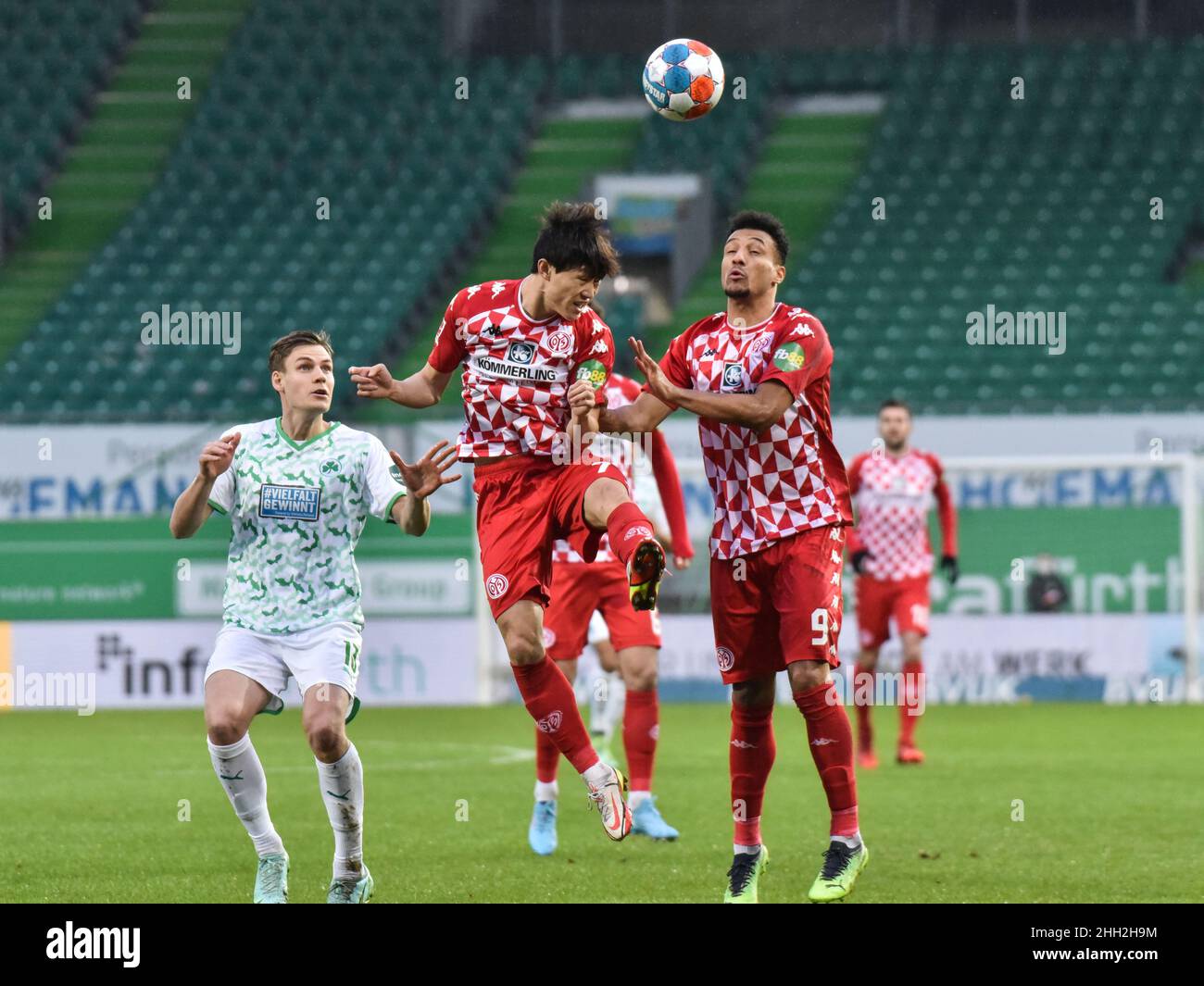 Fuerth, Germany. 22nd Jan, 2022. Germany, Fuerth, Sportpark Ronhof Thomas Sommer - 22 Jan 2022 - Fussball, 1.Bundesliga - SpVgg Greuther Fuerth vs. FSV Mainz 05 Image: (fLTR) Max Christiansen (SpVgg Greuther Fürth, 13), Jae-Sung Lee (Mainz, 7), Karim Oniswo (Mainz, 9) DFL regulations prohibit any use of photographs as image sequences and or quasi-video Credit: Ryan Evans/Alamy Live News Stock Photo