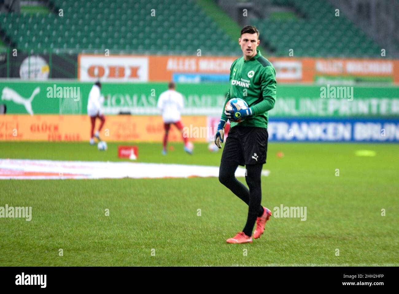 Germany ,Fuerth, Sportpark Ronhof Thomas Sommer - 22 Jan 2022 - Fussball, 1.Bundesliga - SpVgg Greuther Fuerth vs. FSV Mainz 05  Image: Leon Schaffran (SpVgg Greuther Fürth,25) during warmups.  DFL regulations prohibit any use of photographs as image sequences and or quasi-video Stock Photo